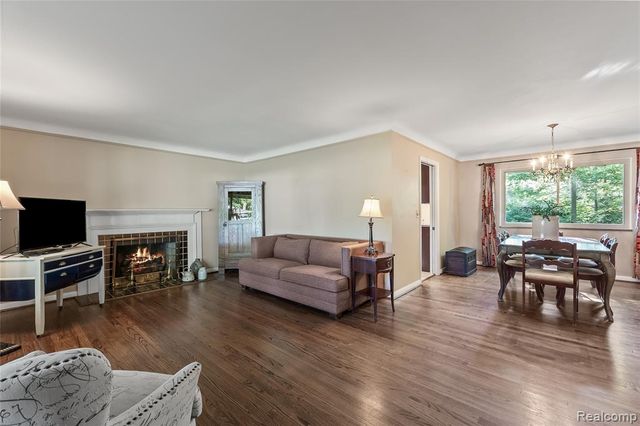 23270 Fleming Drive, Farmington, MI 48335
