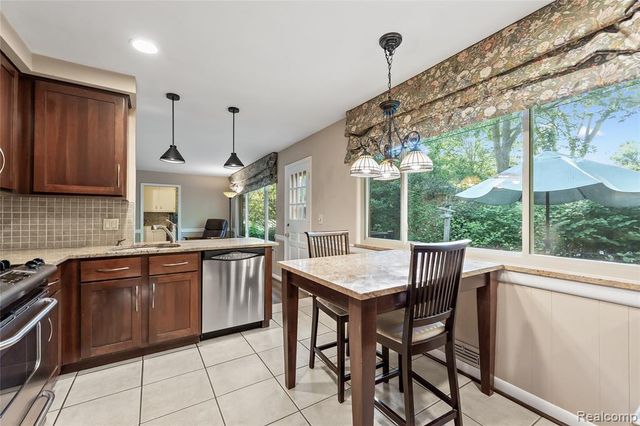 23270 Fleming Drive, Farmington, MI 48335