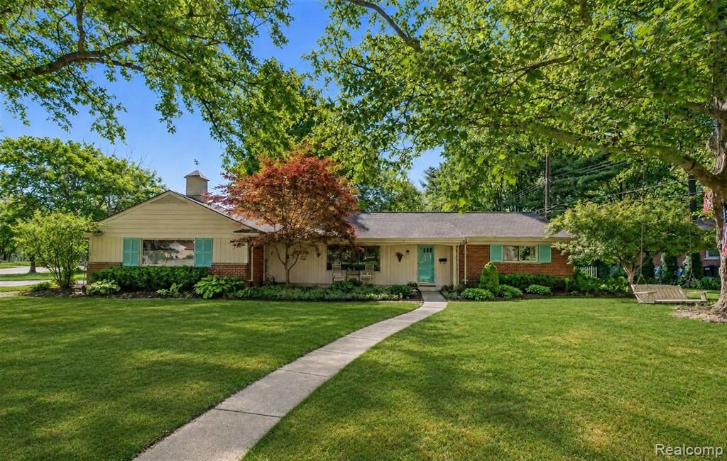 23270 Fleming Drive, Farmington, MI 48335