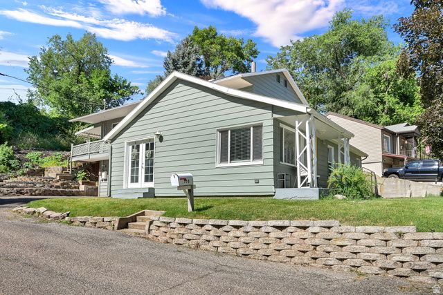 105 E COUNTRY CLUB DR, South Ogden, UT 84405