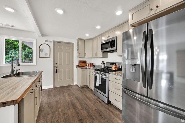 105 E COUNTRY CLUB DR, South Ogden, UT 84405