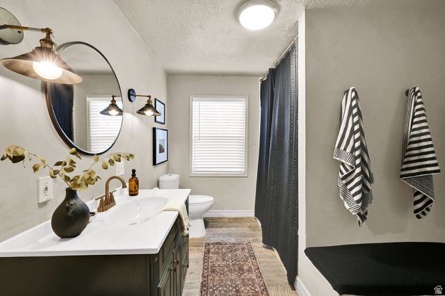 105 E COUNTRY CLUB DR, South Ogden, UT 84405