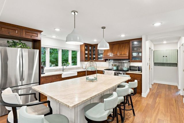 220 Frontier Court, Chanhassen, MN 55317