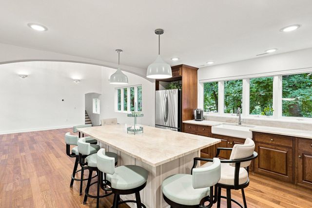 220 Frontier Court, Chanhassen, MN 55317