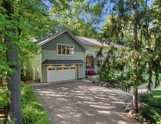 220 Frontier Court, Chanhassen, MN 55317