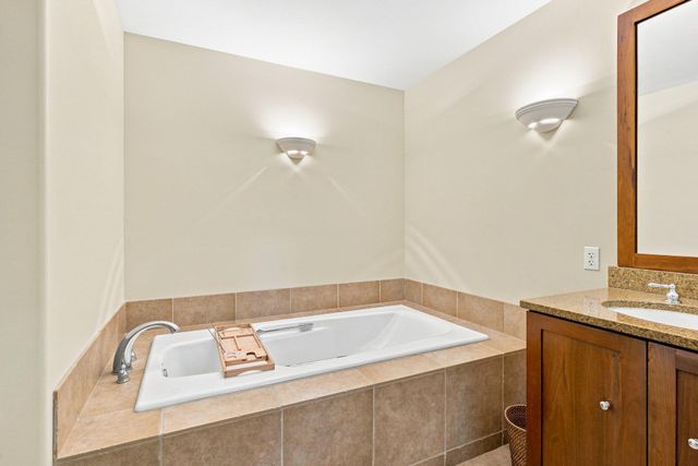 220 Frontier Court, Chanhassen, MN 55317