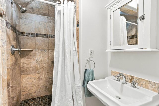 220 Frontier Court, Chanhassen, MN 55317