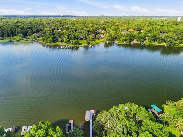 220 Frontier Court, Chanhassen, MN 55317