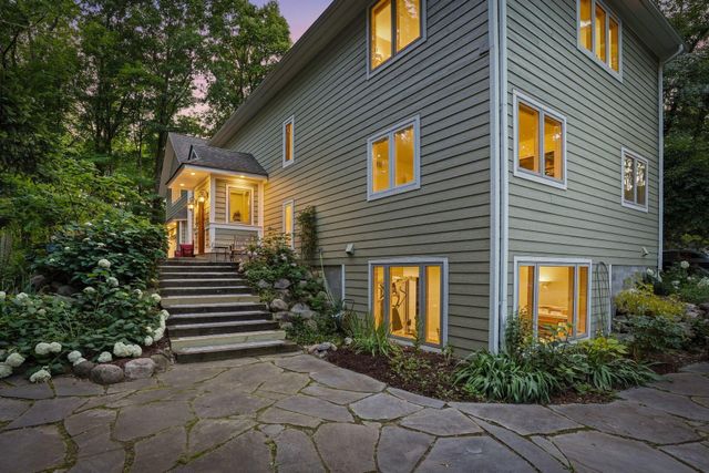 220 Frontier Court, Chanhassen, MN 55317