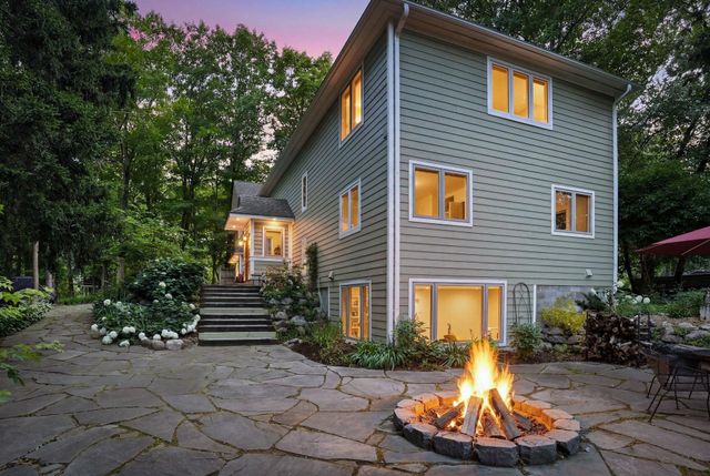 220 Frontier Court, Chanhassen, MN 55317