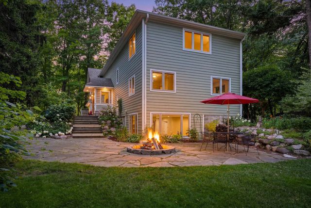 220 Frontier Court, Chanhassen, MN 55317