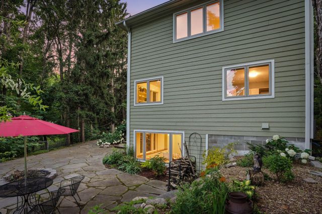 220 Frontier Court, Chanhassen, MN 55317