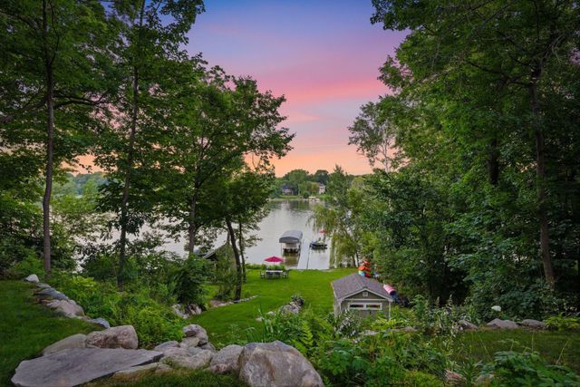 220 Frontier Court, Chanhassen, MN 55317
