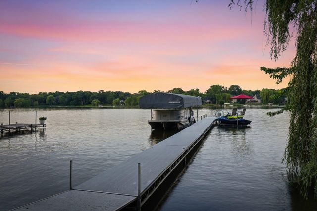 220 Frontier Court, Chanhassen, MN 55317