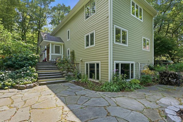 220 Frontier Court, Chanhassen, MN 55317