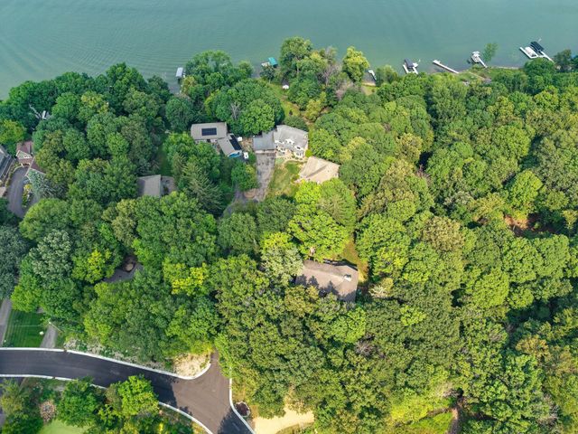 220 Frontier Court, Chanhassen, MN 55317