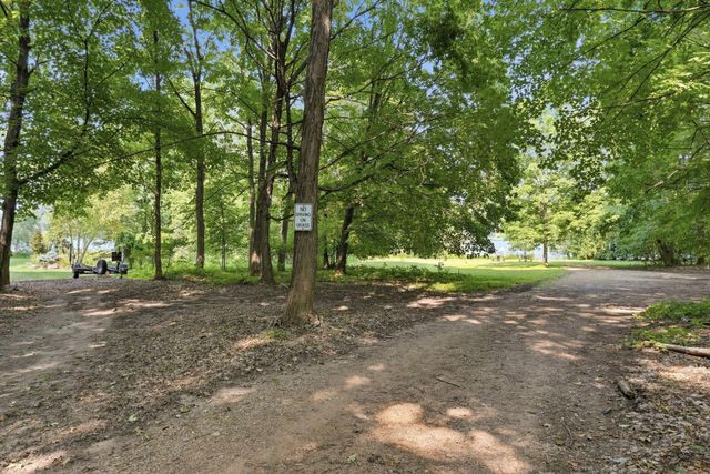 220 Frontier Court, Chanhassen, MN 55317