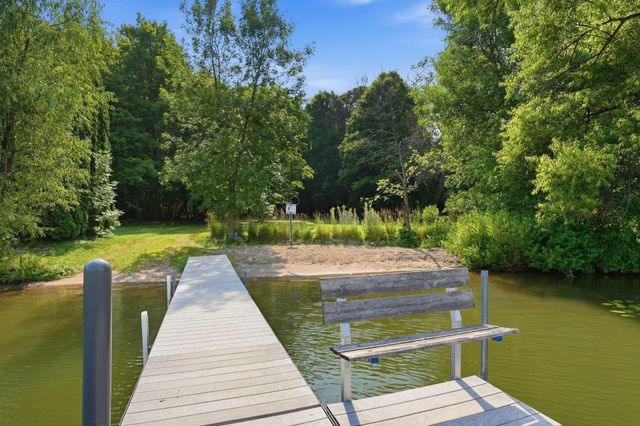 220 Frontier Court, Chanhassen, MN 55317