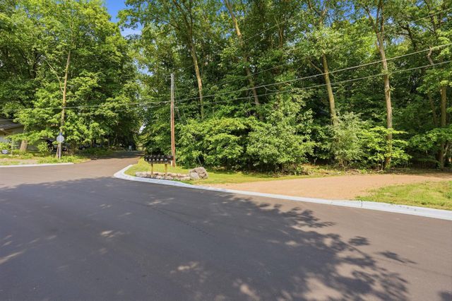 220 Frontier Court, Chanhassen, MN 55317