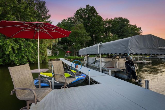 220 Frontier Court, Chanhassen, MN 55317