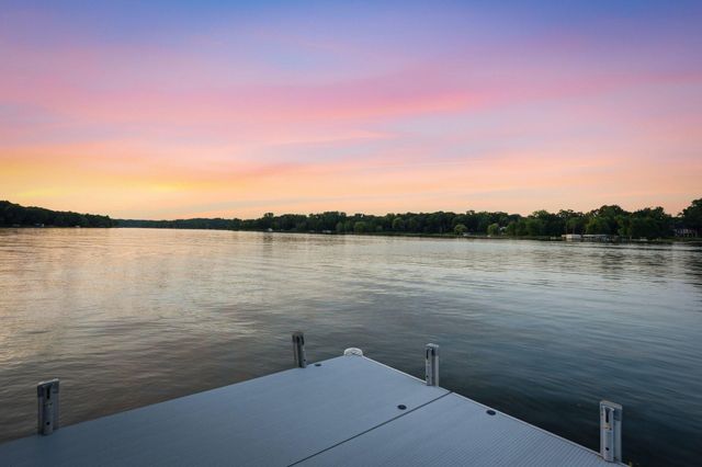 220 Frontier Court, Chanhassen, MN 55317