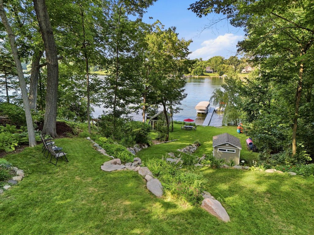 220 Frontier Court, Chanhassen, MN 55317