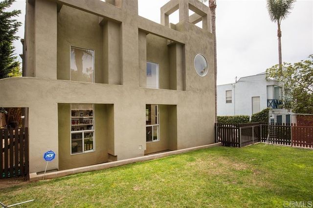 251 E Glaucus Street, Encinitas, CA 92024