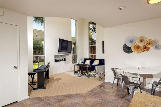 251 E Glaucus Street, Encinitas, CA 92024