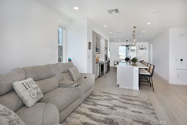 854 S Harbor Blvd, Santa Ana, CA 92704