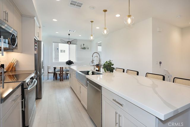 854 S Harbor Blvd, Santa Ana, CA 92704