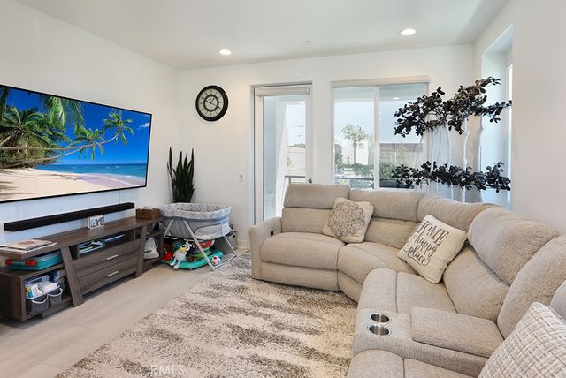 854 S Harbor Blvd, Santa Ana, CA 92704