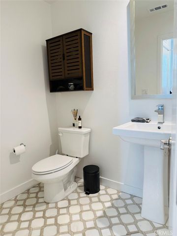 854 S Harbor Blvd, Santa Ana, CA 92704