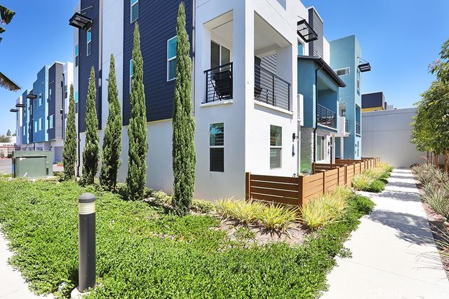 854 S Harbor Blvd, Santa Ana, CA 92704