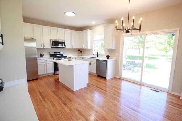 4 Catalpa Court, Bolingbrook, IL 60490