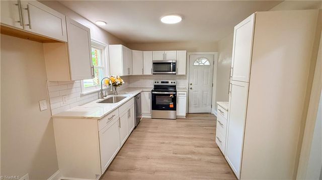 3247 Konnoak Drive, Winston-salem, NC 27127