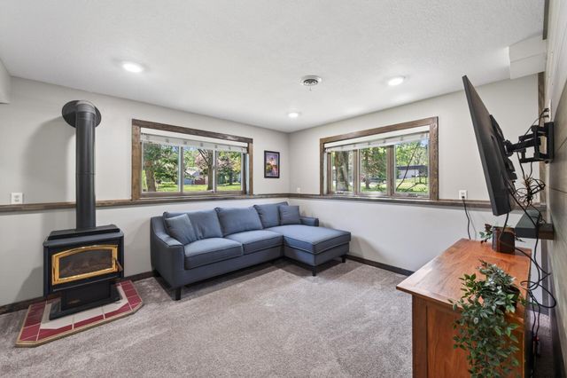 61 Quant Court S, Lakeland, MN 55043