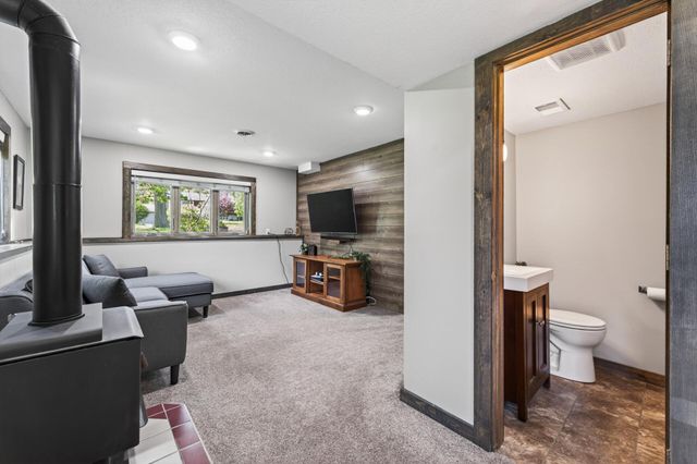 61 Quant Court S, Lakeland, MN 55043