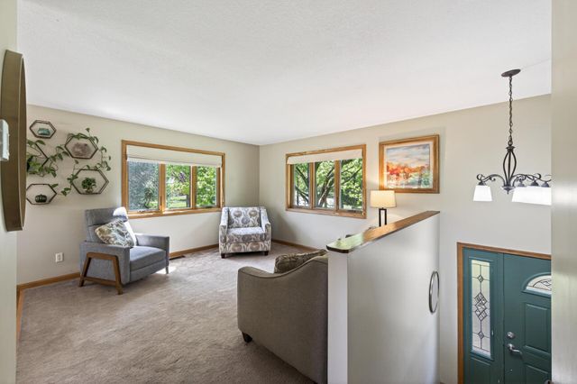 61 Quant Court S, Lakeland, MN 55043