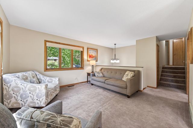 61 Quant Court S, Lakeland, MN 55043