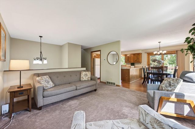 61 Quant Court S, Lakeland, MN 55043