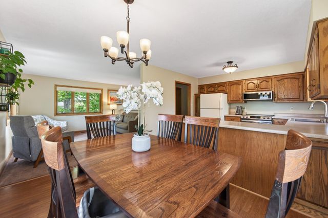61 Quant Court S, Lakeland, MN 55043