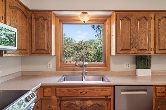 61 Quant Court S, Lakeland, MN 55043
