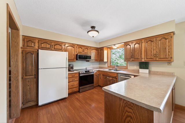 61 Quant Court S, Lakeland, MN 55043