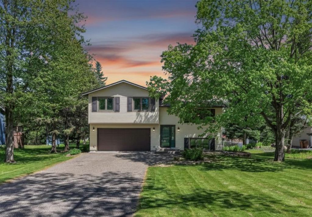 61 Quant Court S, Lakeland, MN 55043