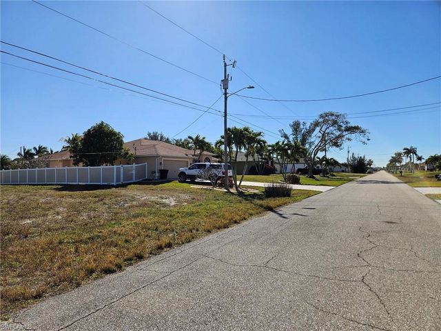 731 NW 38th PL, Cape Coral, FL 33993