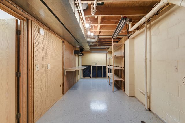 1420 NW 91st Street, Clive, IA 50325