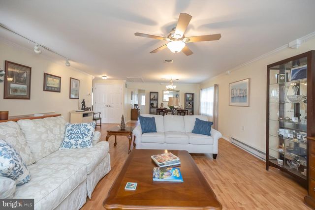 4 NARBERTH PL, Southampton, NJ 08088