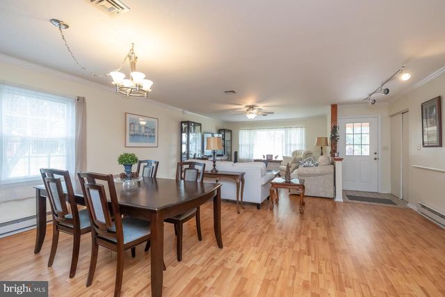 4 NARBERTH PL, Southampton, NJ 08088