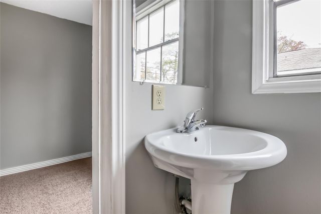 7214 W Knoll Street, Houston, TX 77028