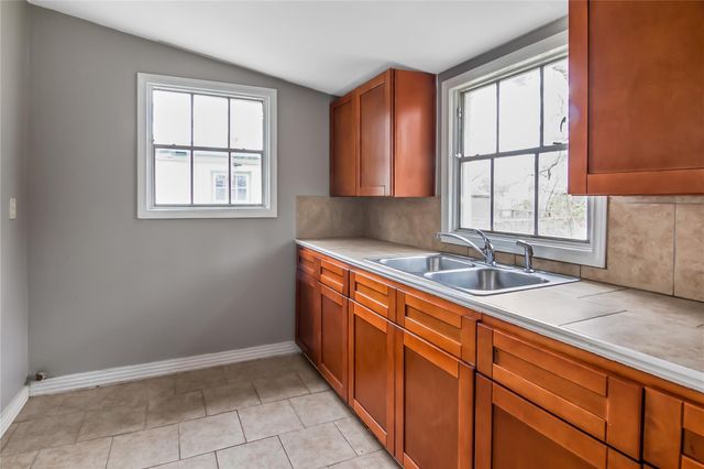 7214 W Knoll Street, Houston, TX 77028